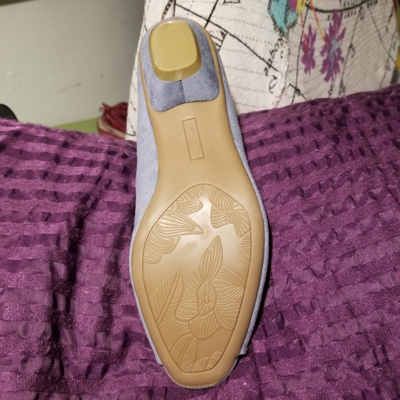 Shoes - Picture 2 of 5